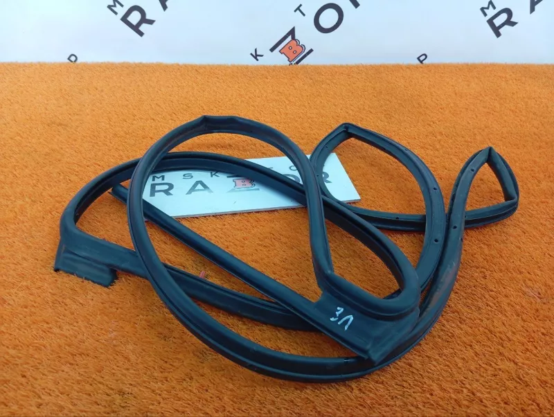 Уплотнитель двери