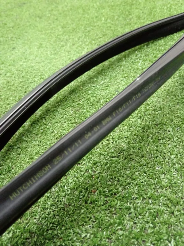 Уплотнитель стекла двери