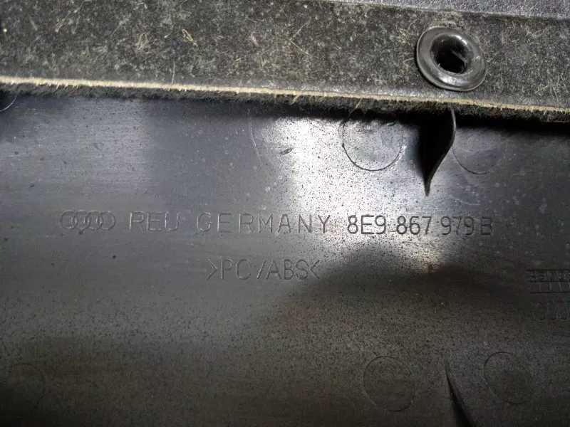 Обшивка двери багажника Audi A4 2004 8E9867979B B7