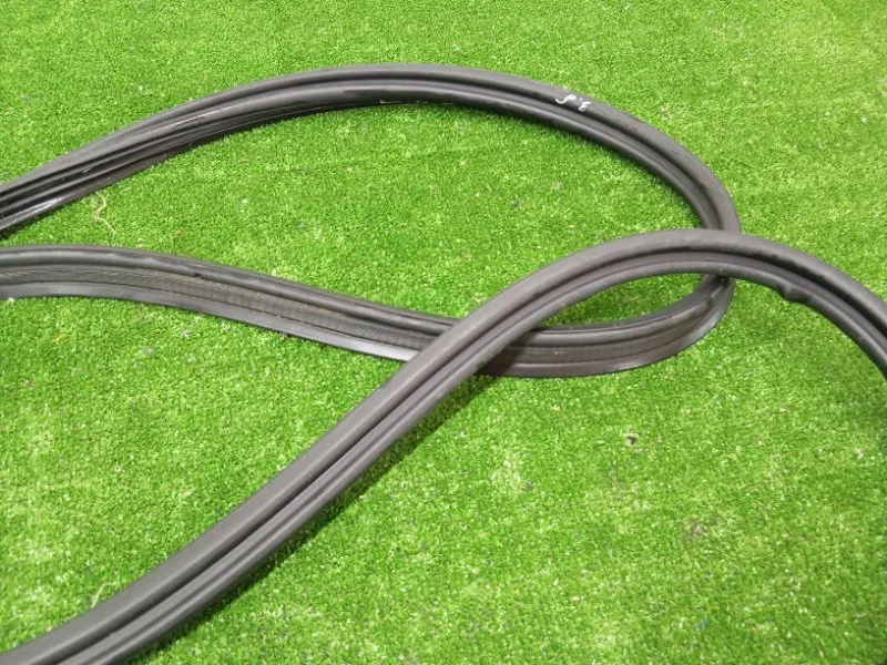 Уплотнитель багажника