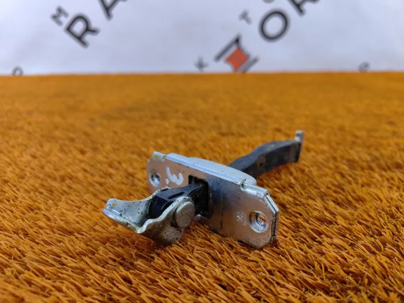 Ограничитель двери