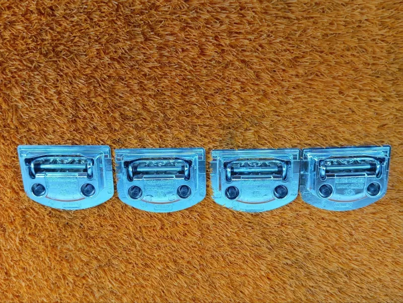 Петля багажника