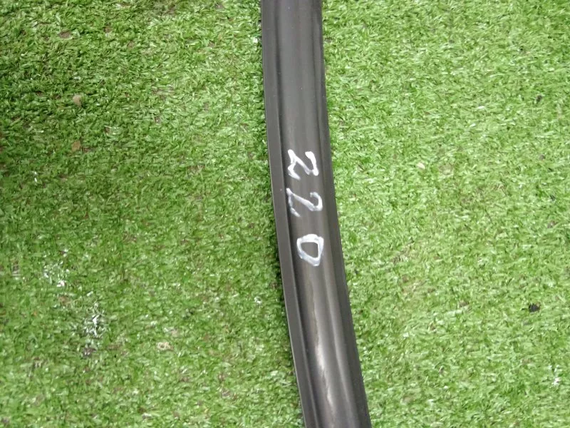 Уплотнитель стекла двери