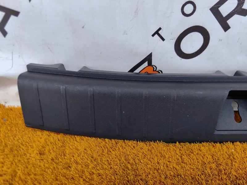 Накладка замка багажника