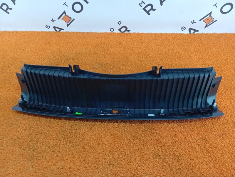 Накладка крышки багажника