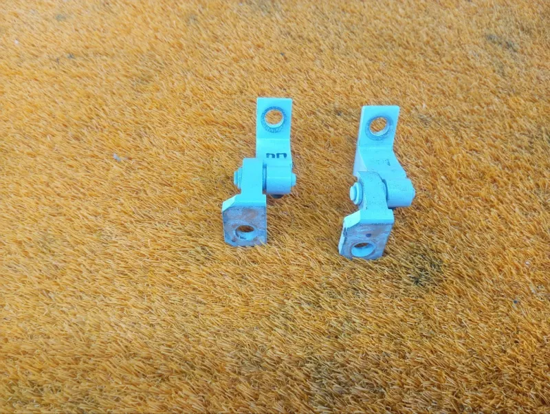 Петля двери