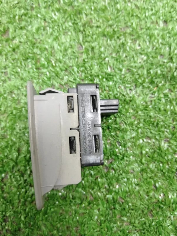 Кнопка стеклоподъемника