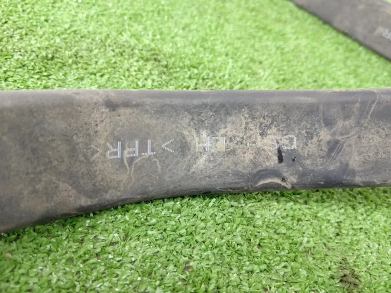 Крепление топливного бака