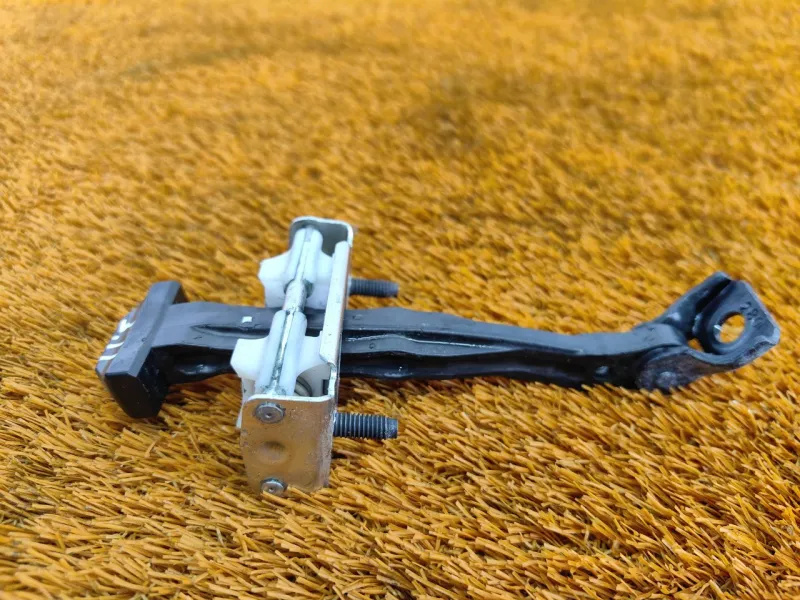 Ограничитель двери