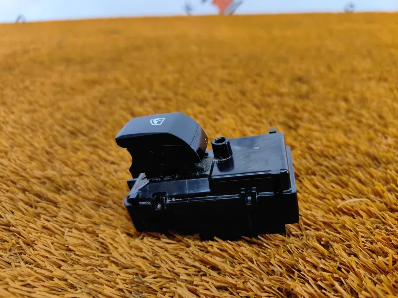 Кнопка стеклоподъемника