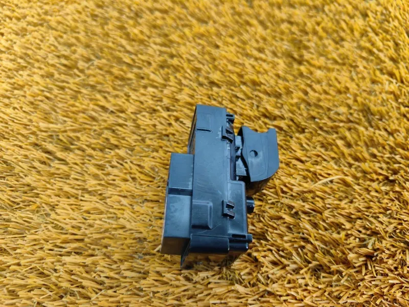 Кнопка стеклоподъемника