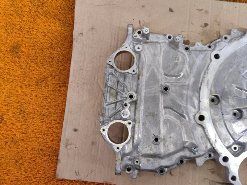 Крышка двигателя передняя