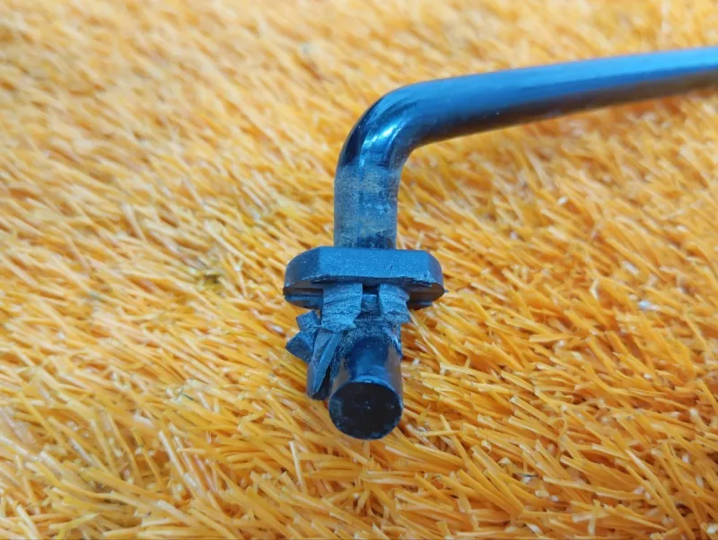 Упор капота