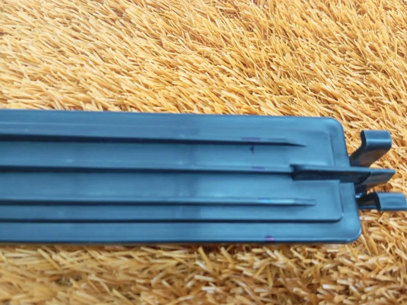 Крышка салонного фильтра