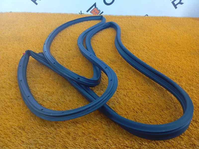 Уплотнитель двери