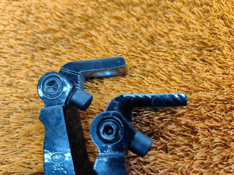 Петля двери