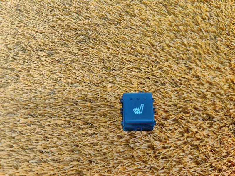 Кнопка обогрева сидений