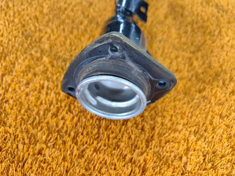 Горловина топливного бака