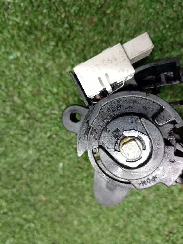 Личинка замка багажника