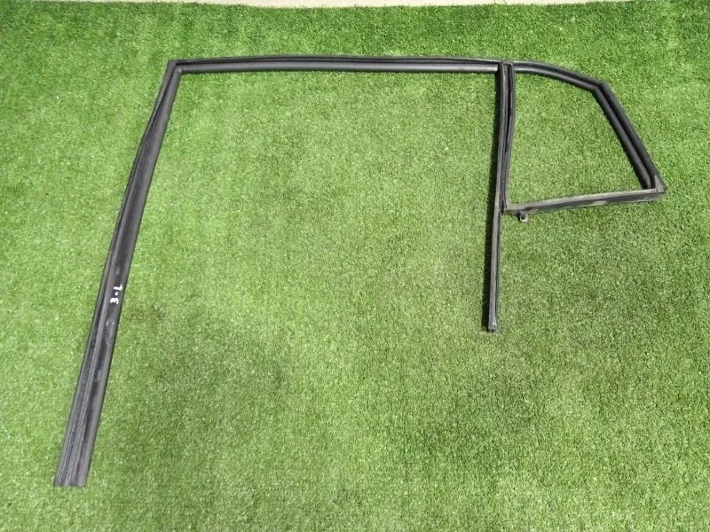 Уплотнитель стекла двери