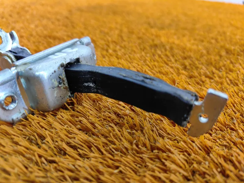 Ограничитель двери