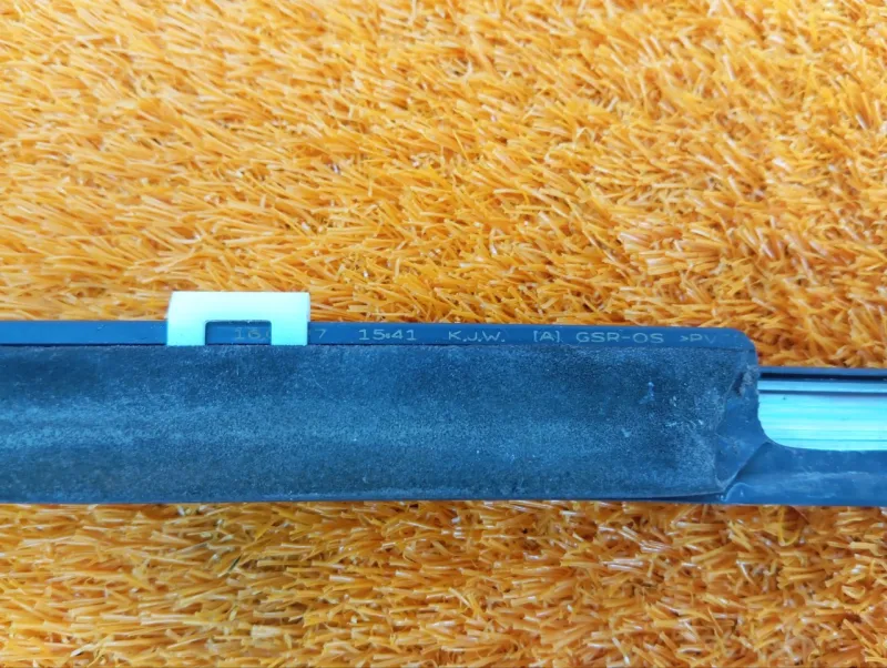 Уплотнитель стекла двери