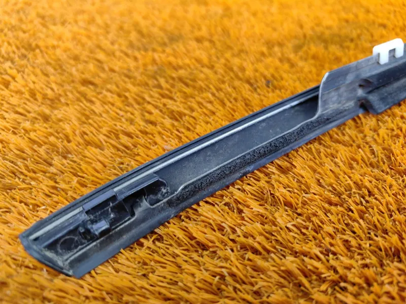 Уплотнитель стекла двери