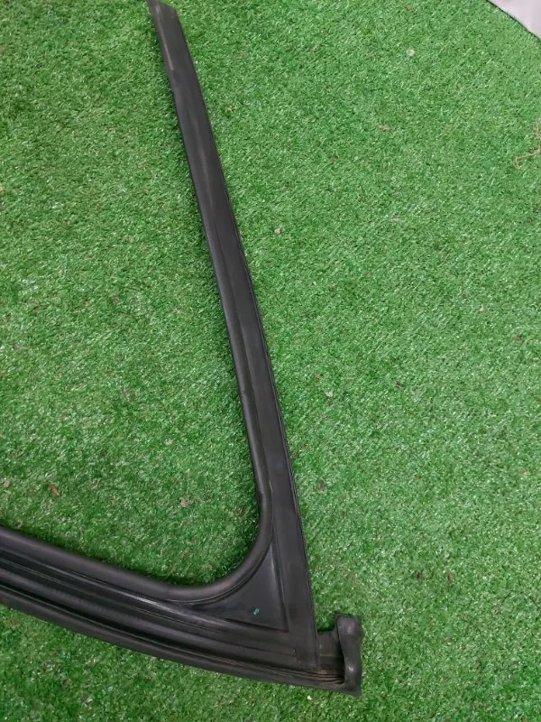 Уплотнитель стекла двери