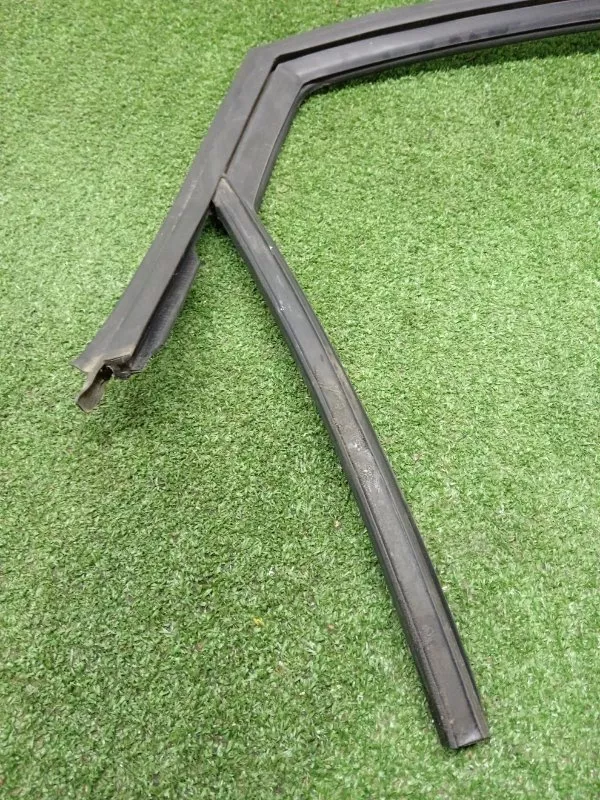 Уплотнитель стекла двери