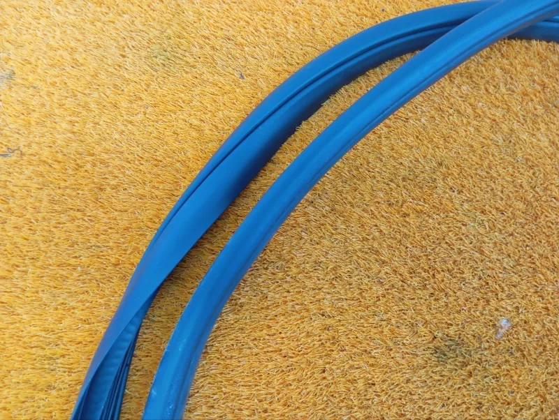 Уплотнитель проема двери