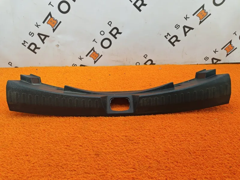 Накладка замка багажника