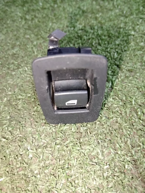 Кнопка стеклоподъемника