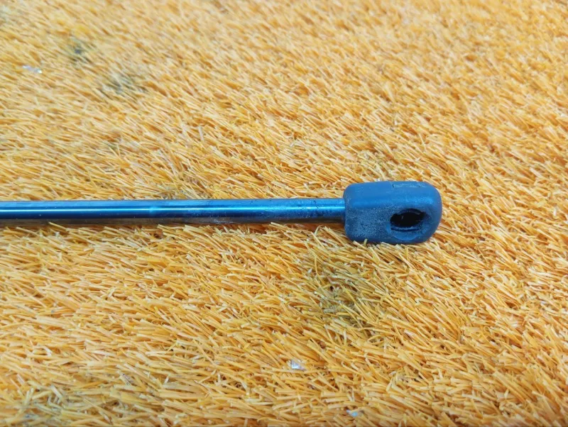 Амортизатор капота