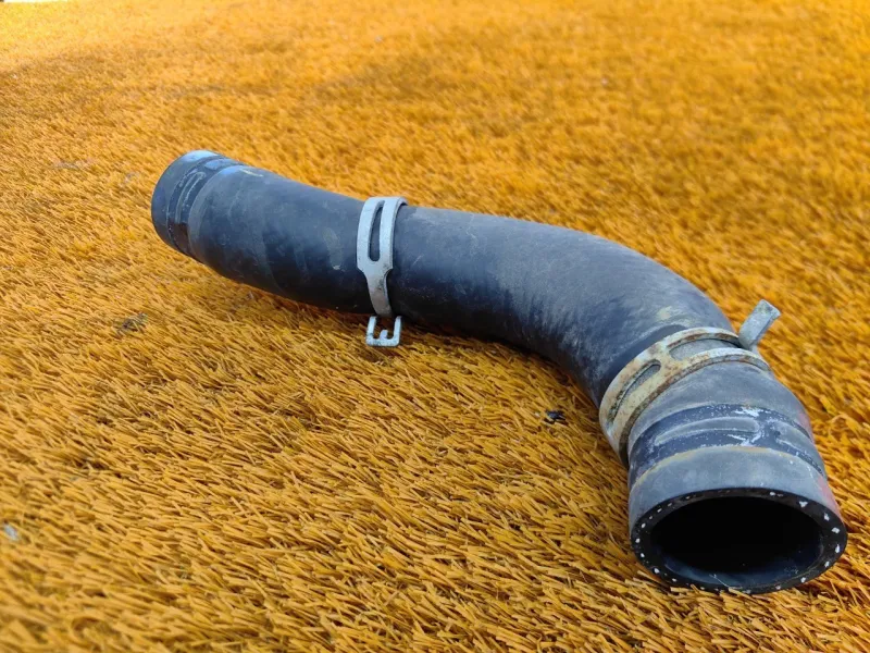 Патрубок радиатора