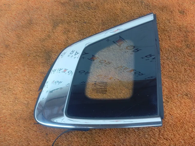 Форточка задняя