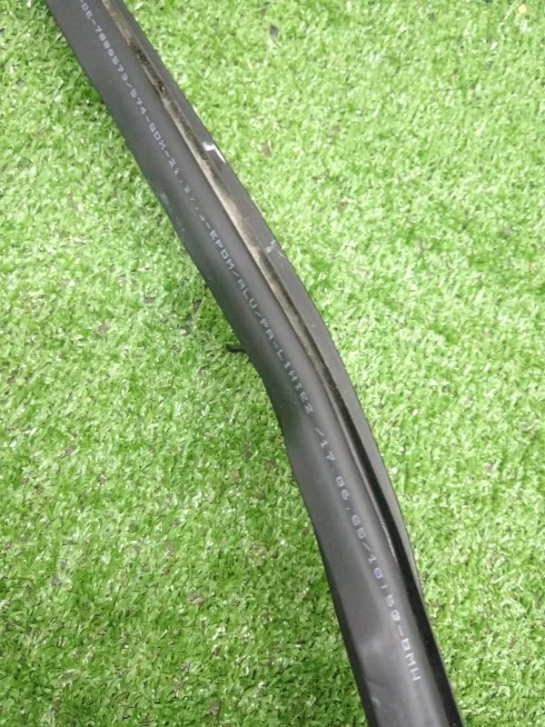 Уплотнитель стекла двери