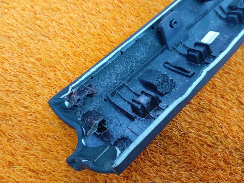 Накладка обшивки двери