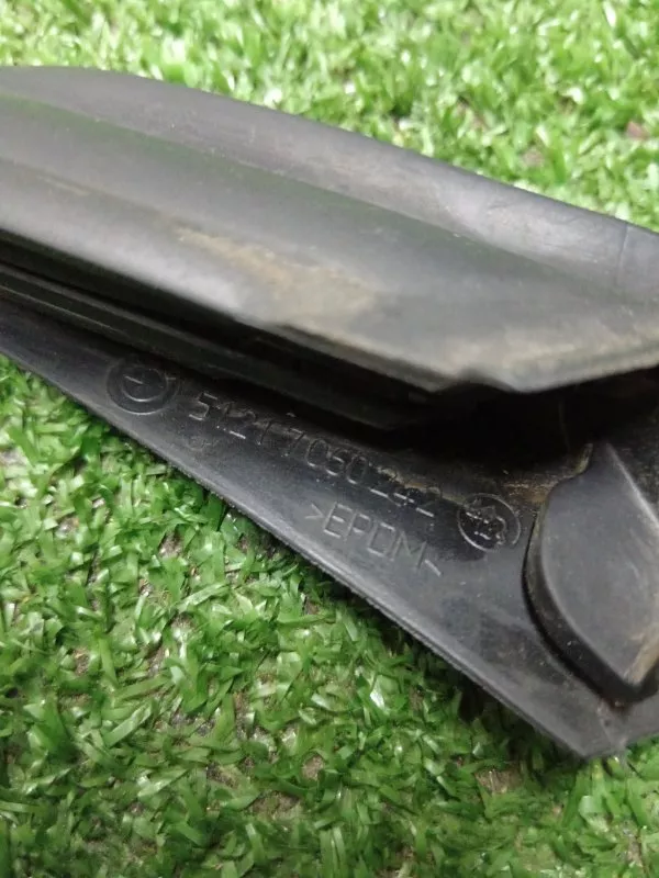 Уплотнитель стекла двери