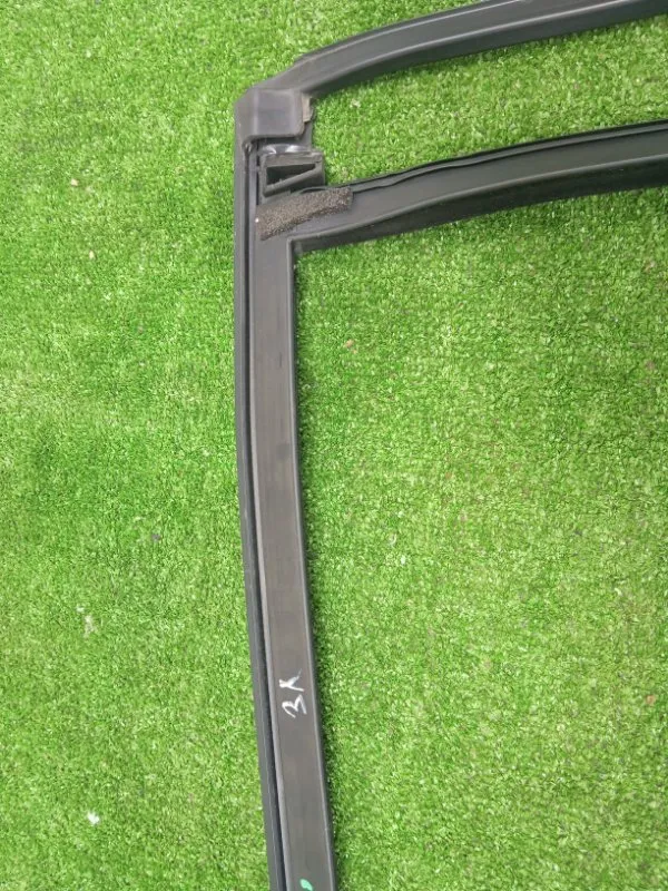 Уплотнитель стекла двери