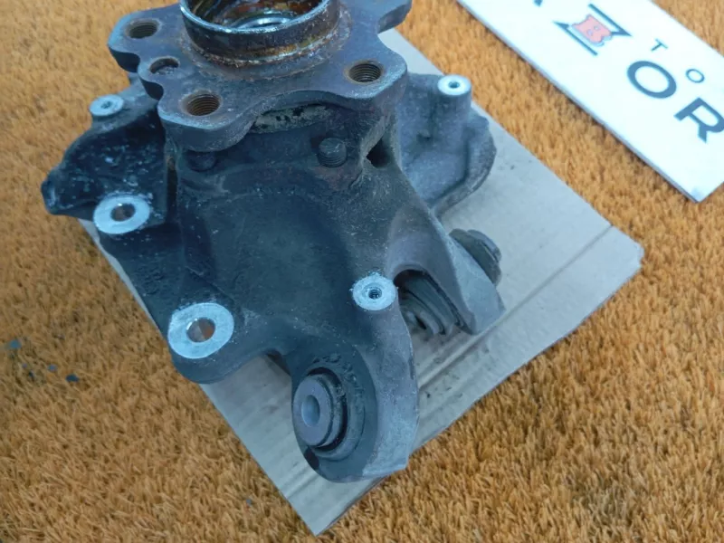 Кулак поворотный