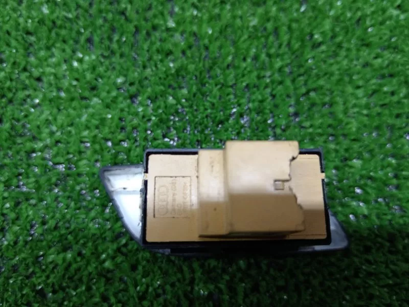 Кнопка центрального замка