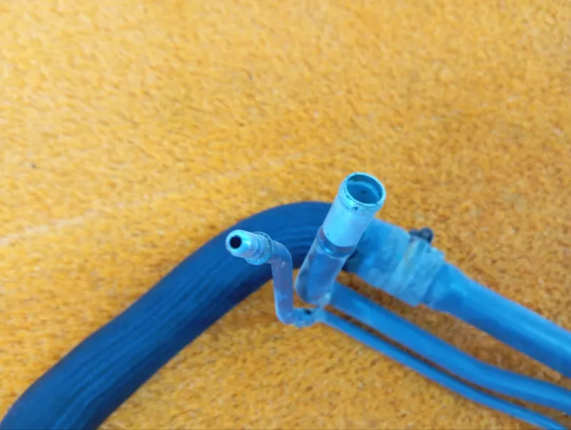 Горловина топливного бака