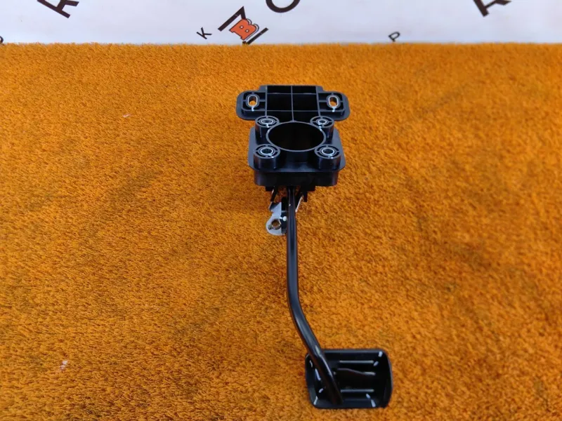 Педаль тормоза