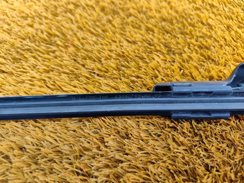 Поводок стеклоочистителя лобового стекла