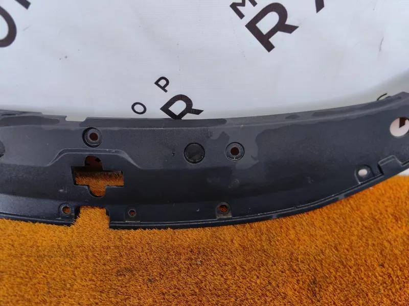 Накладка замка капота