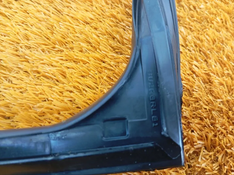 Уплотнитель стекла двери