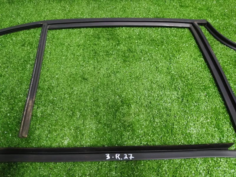 Уплотнитель стекла двери