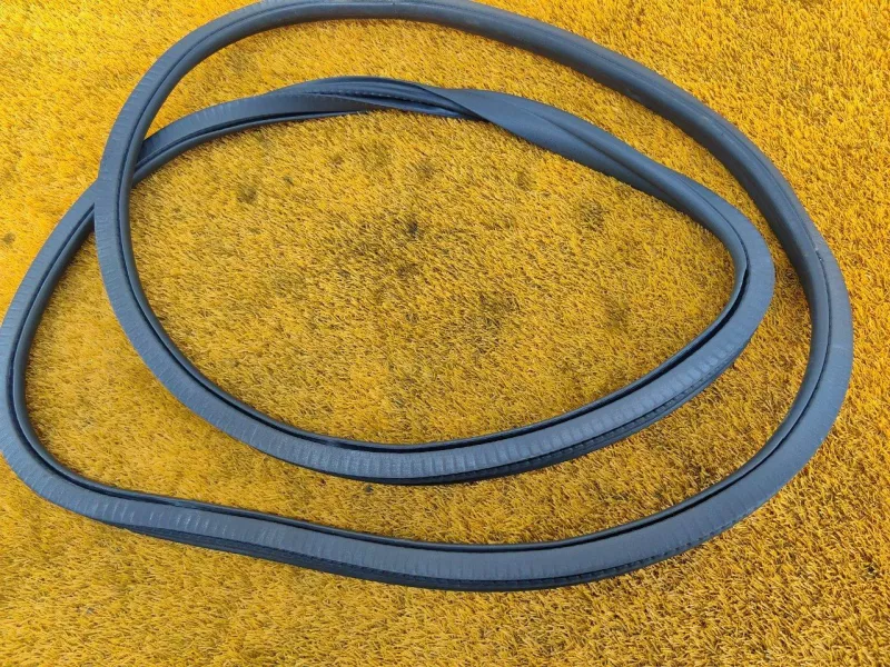 Уплотнитель проема двери