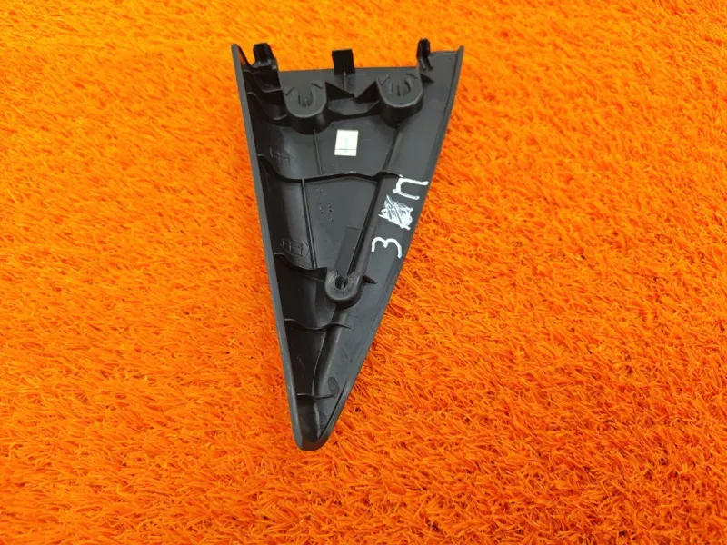 Уголок двери