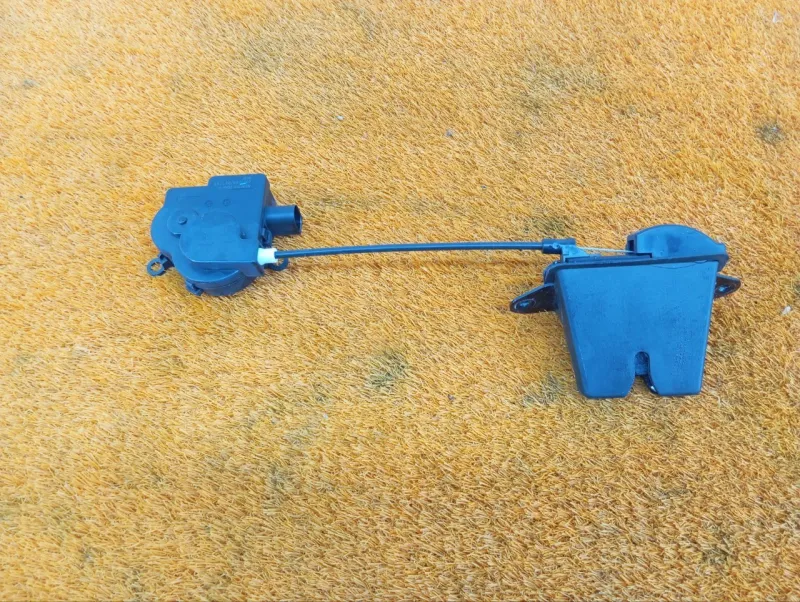 Замок багажника